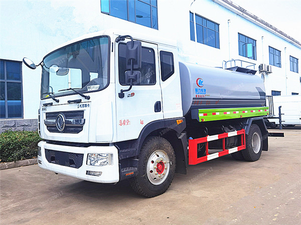 東風(fēng)多利卡D9新款霧炮車(chē)