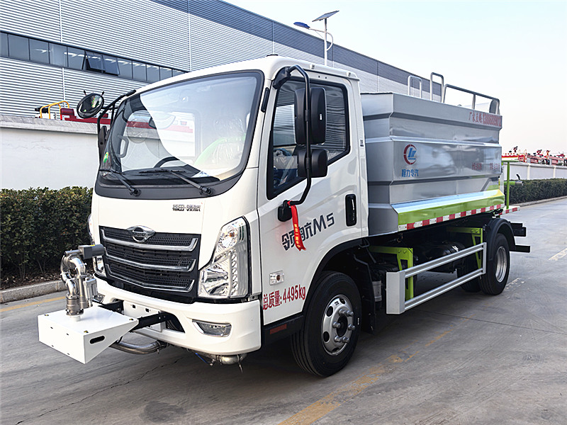 福田領(lǐng)航M5藍牌抑塵車(chē)