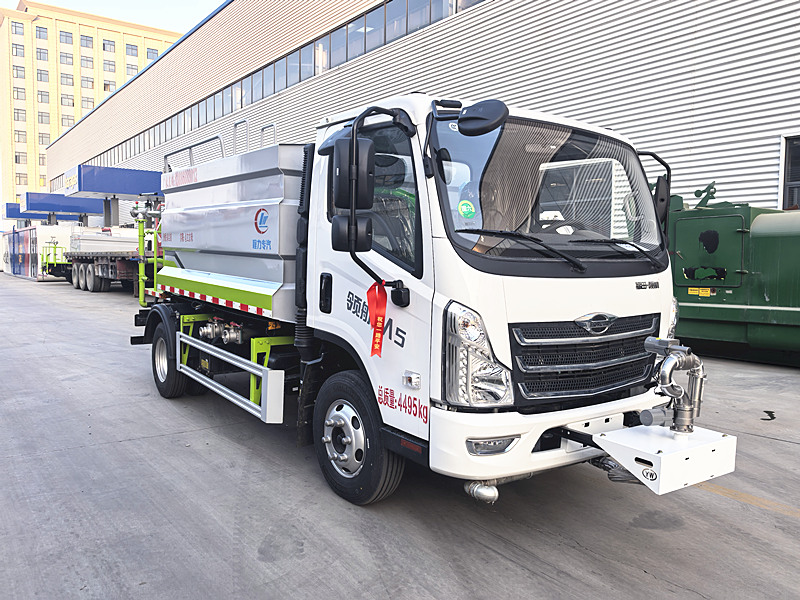 福田領(lǐng)航M5藍牌抑塵車(chē)