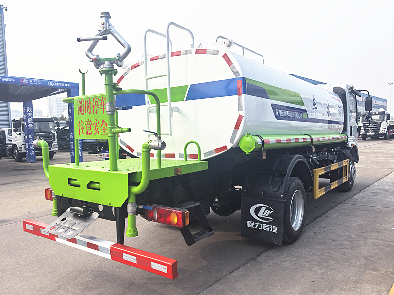 東風(fēng)華神9.3噸灑水車(chē)